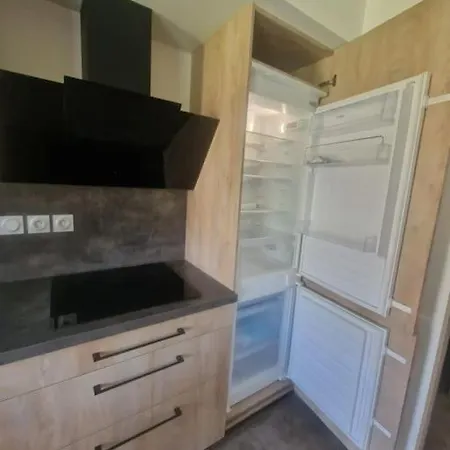 Vue Montagne: Neuf Avec Parking Privé Apartment