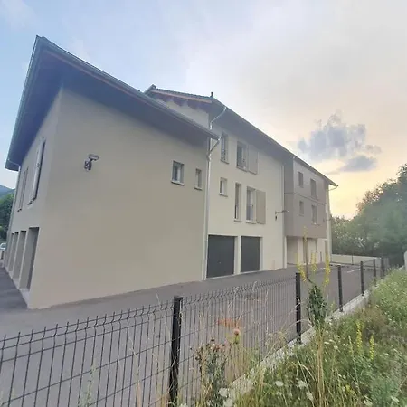 Vue Montagne: Neuf Avec Parking Privé Apartment